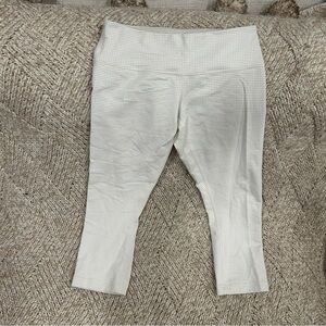 EUC Lululemon grey gingham capri athletic leggings size 6